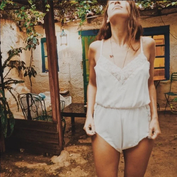 Vintage - NWT White Satin Lace Trimmed 80's Bodysuit - Picture 6 of 10